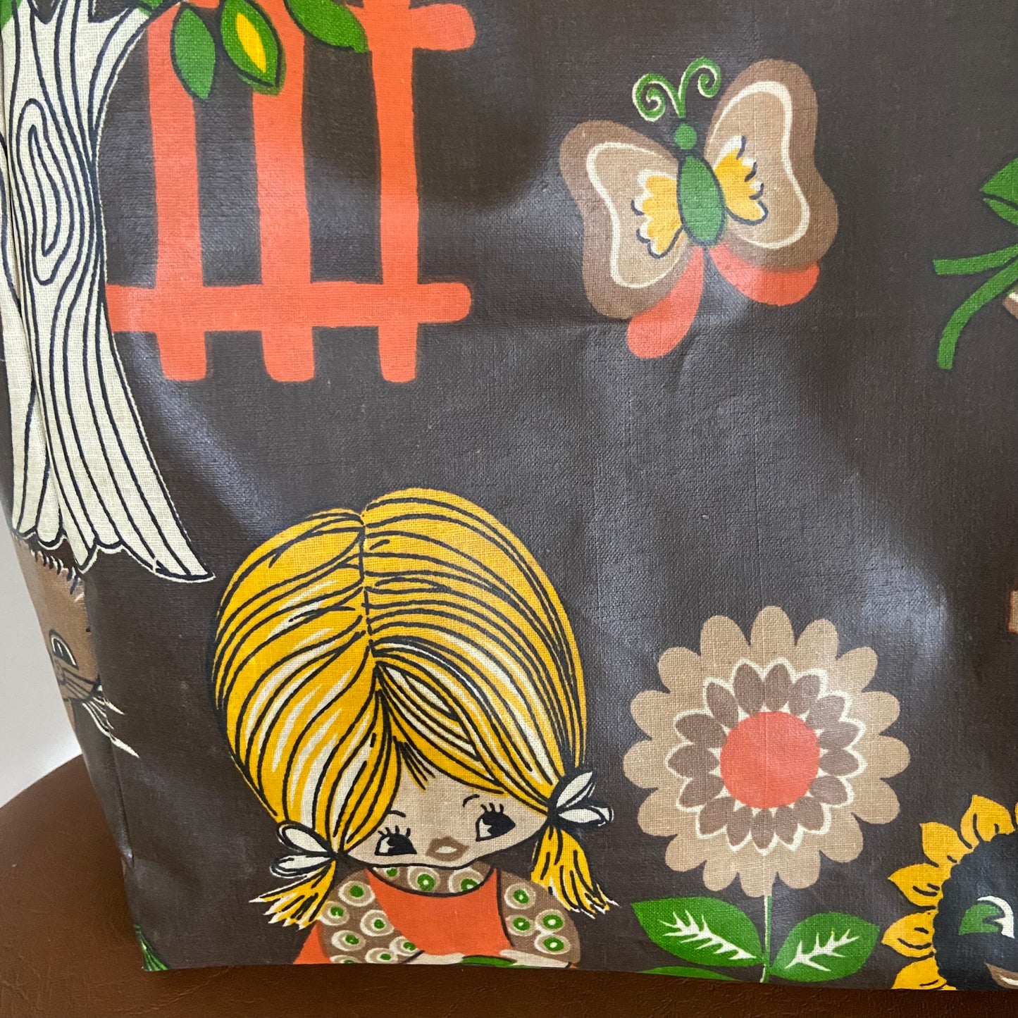 Boxkleed tas bruin in de tuin 2