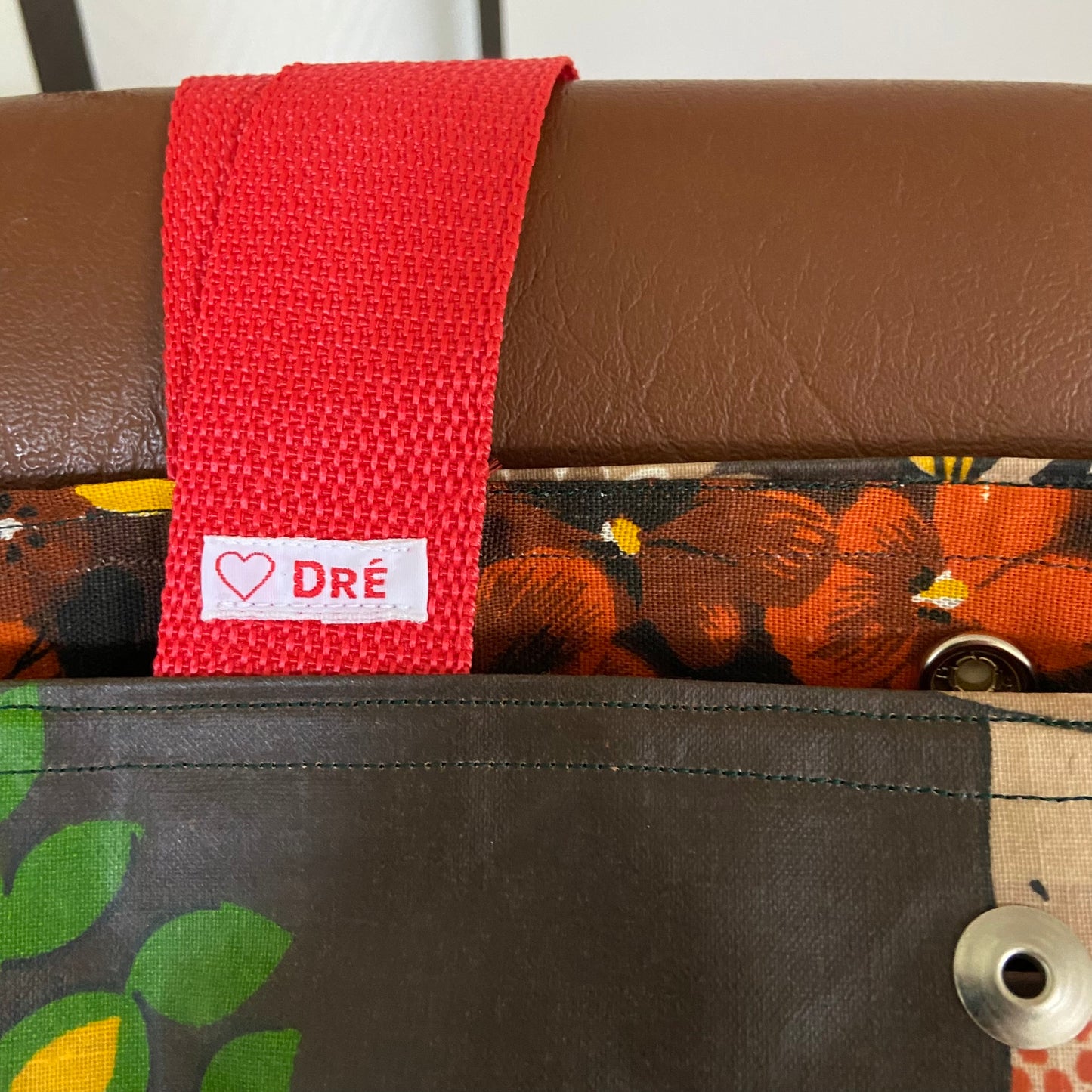 Boxkleed tas bruin in de tuin 2