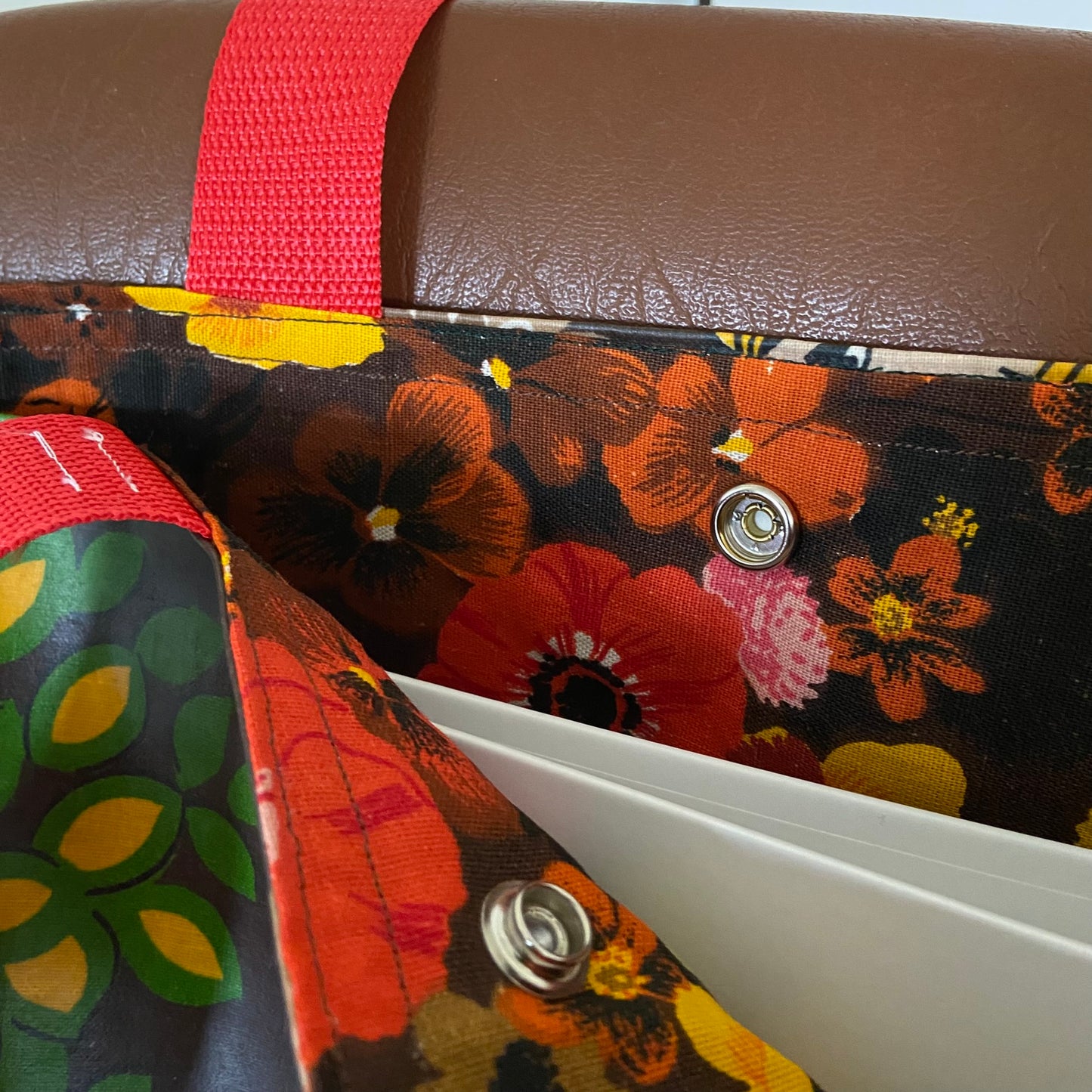 Boxkleed tas bruin in de tuin 2