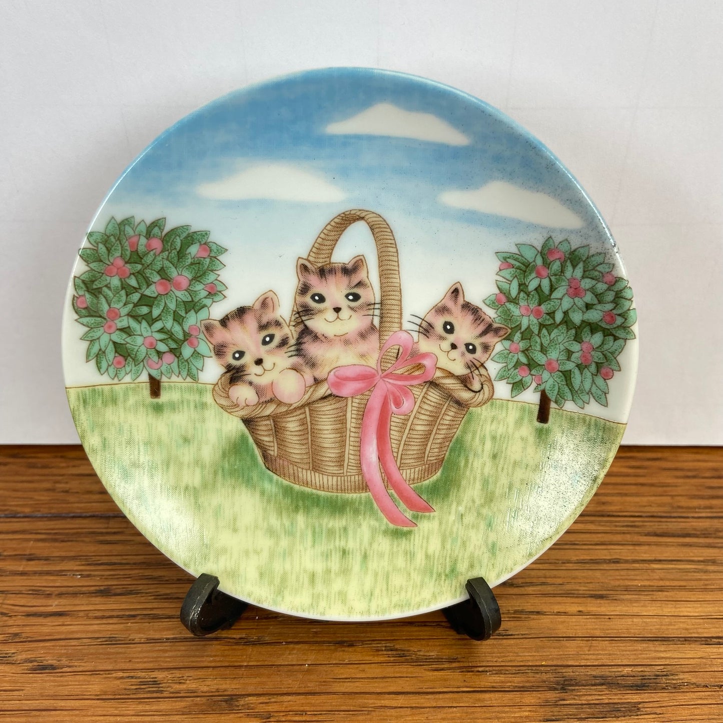 Vintage bordje 3 katjes in mandje