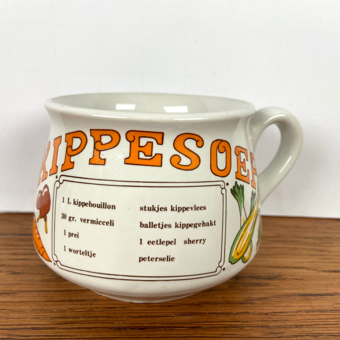 Vintage soepkom kippesoep