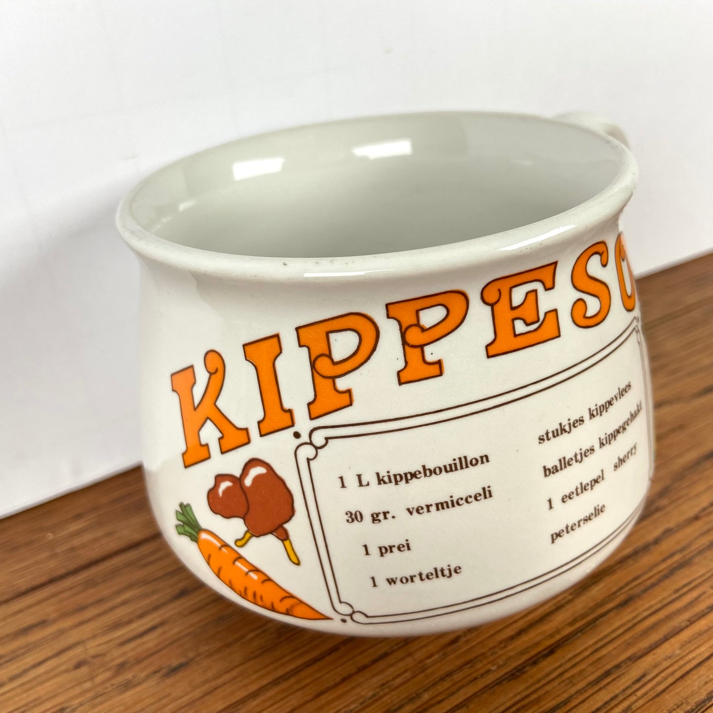 Vintage soepkom kippesoep