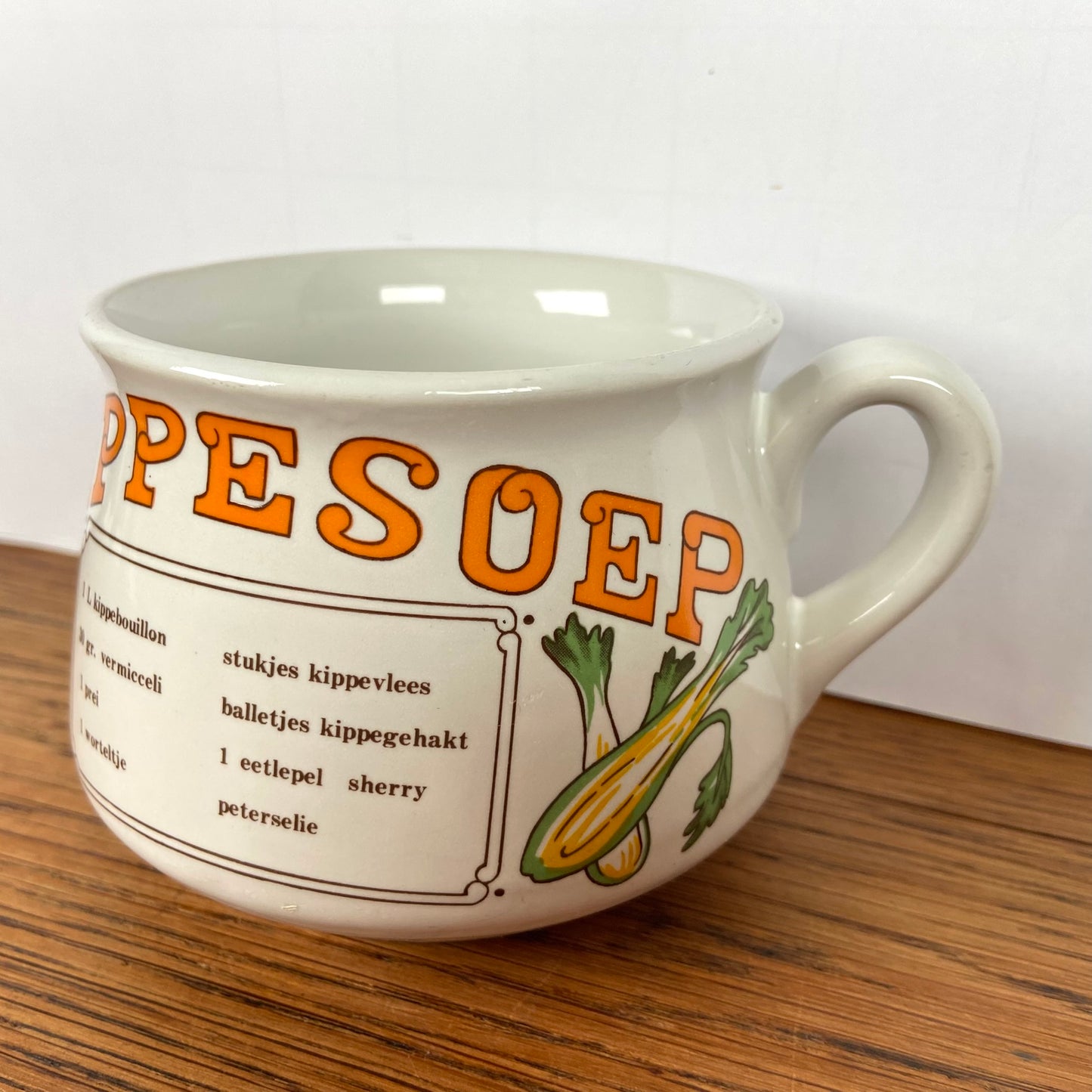 Vintage soepkom kippesoep