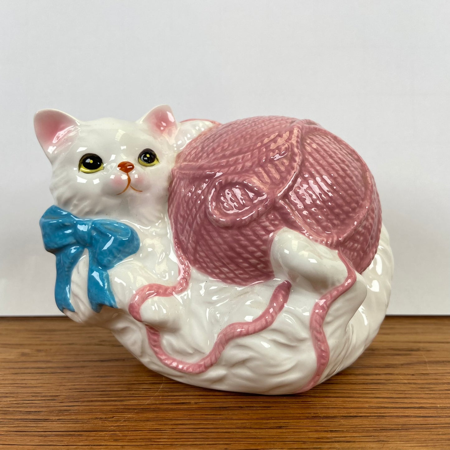 Spaarpot kat met bol wol