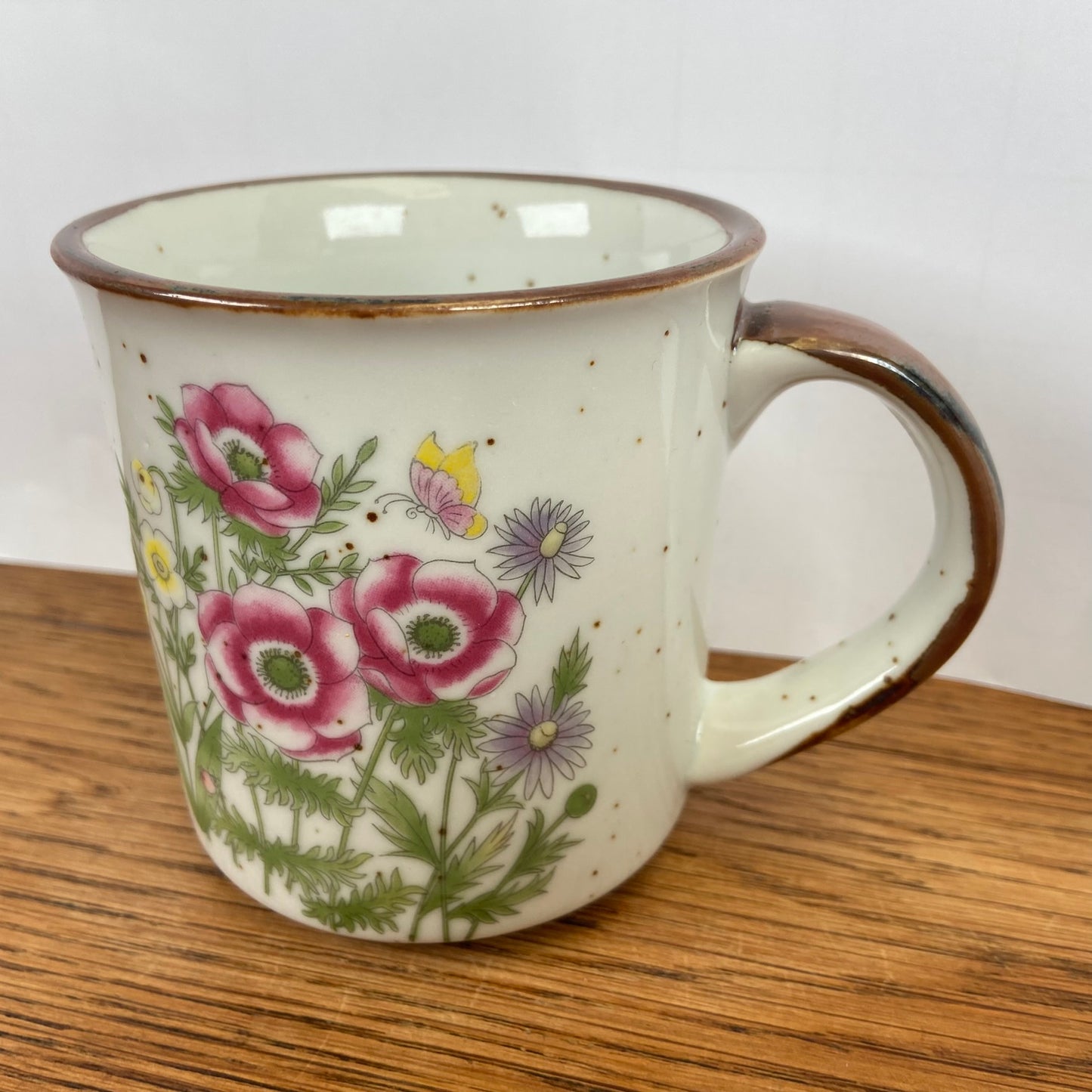 Vintage mok met bloemen