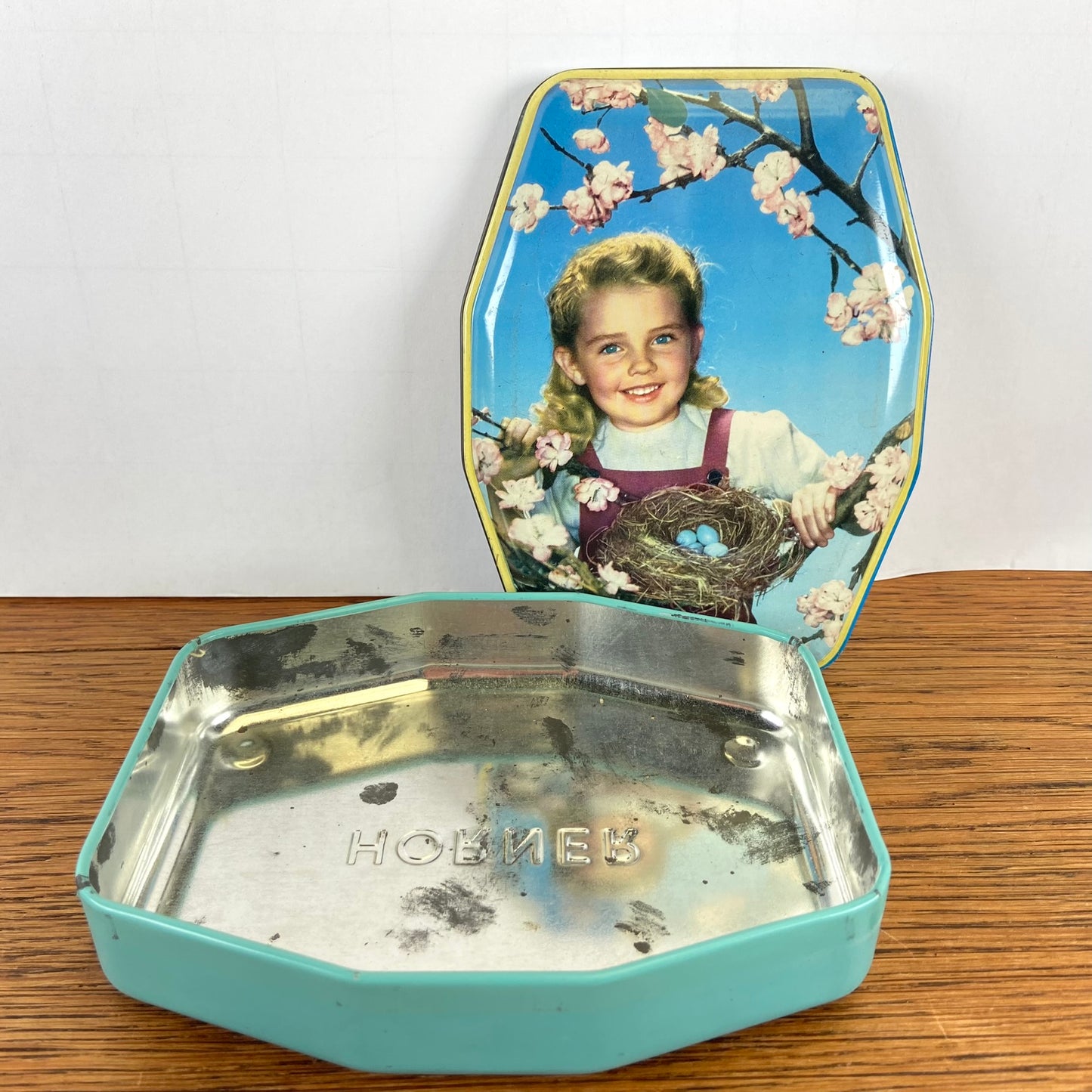 Blikje Horner met meisje