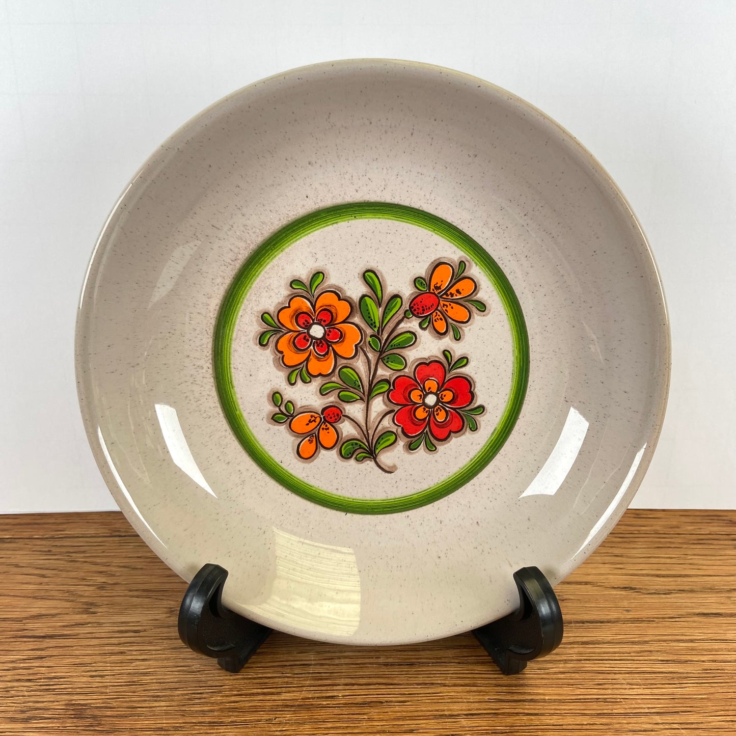 Vintage diep bord bloemen