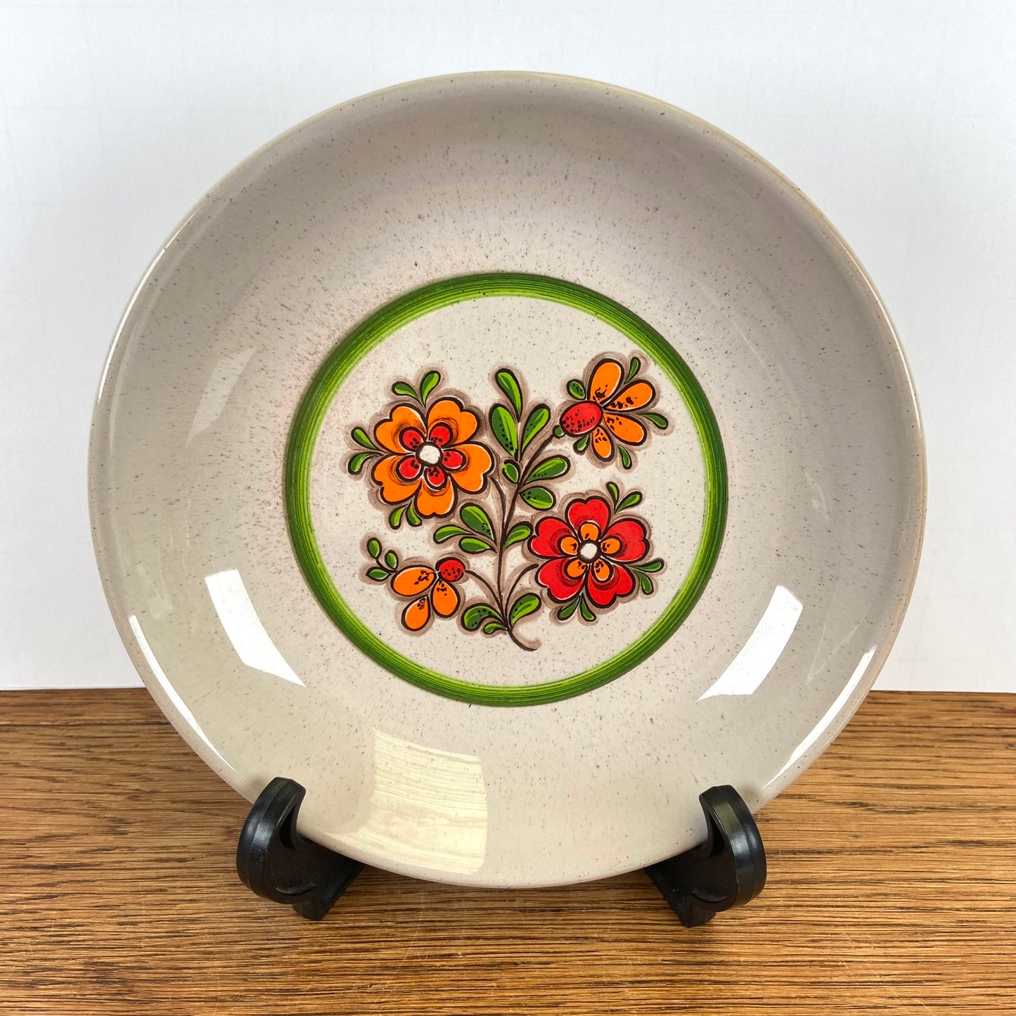 Vintage diep bord bloemen