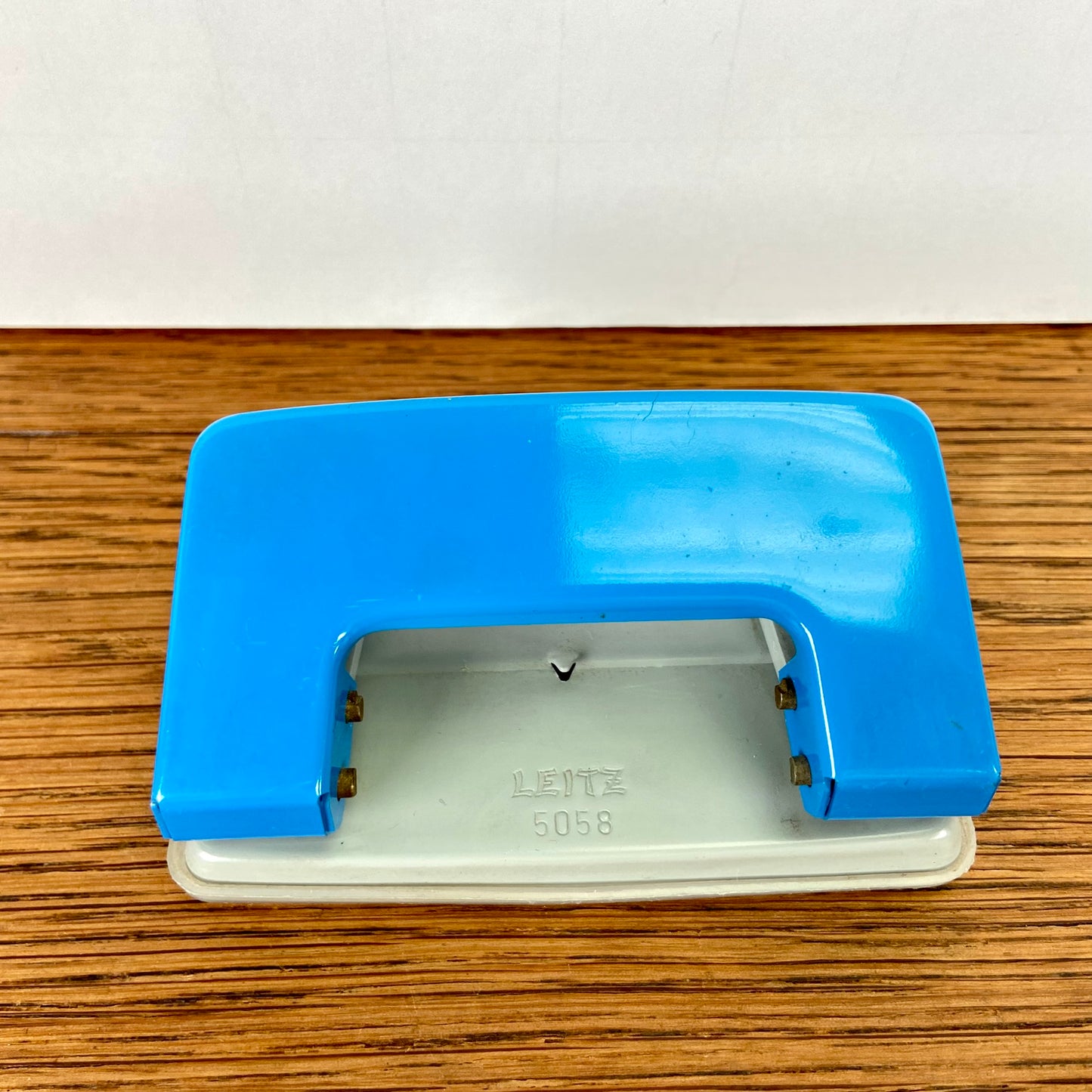 Vintage blauwe perforator