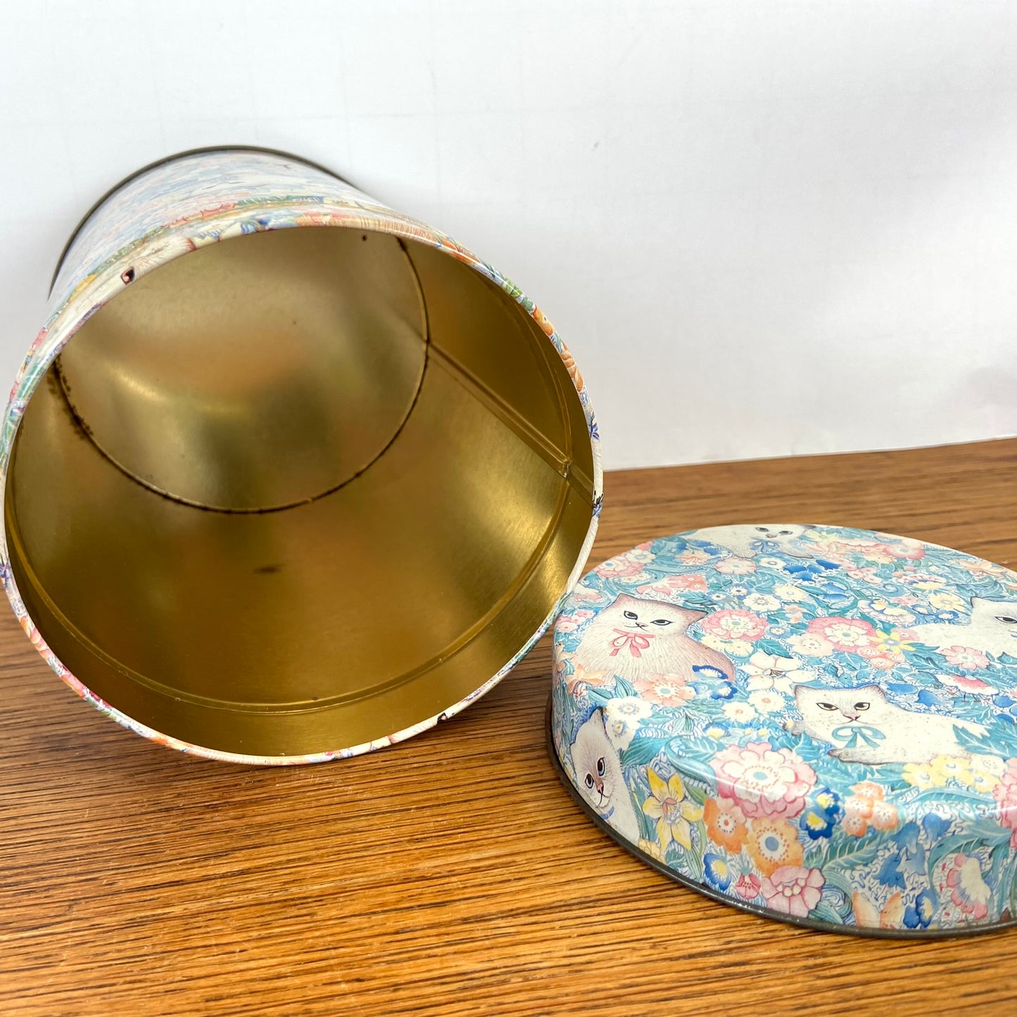 Blik met heel veel katten