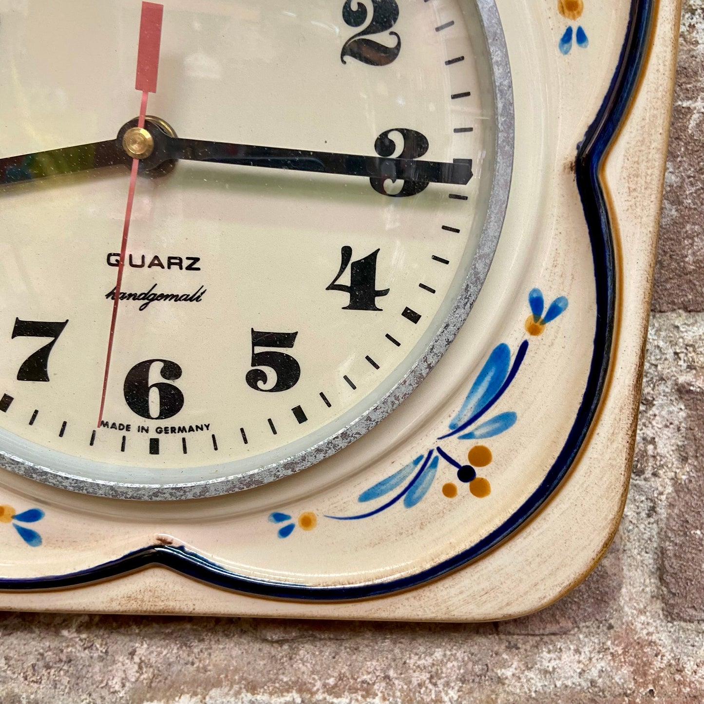 Vintage wand klok Quarz bloemmotief
