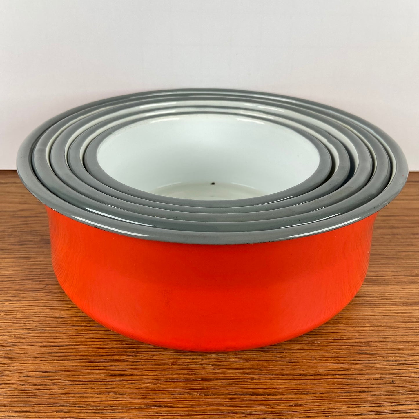 Emaille nestschalen gekleurd