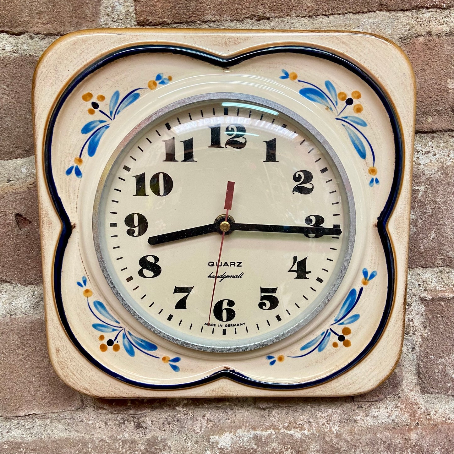 Vintage wand klok Quarz bloemmotief