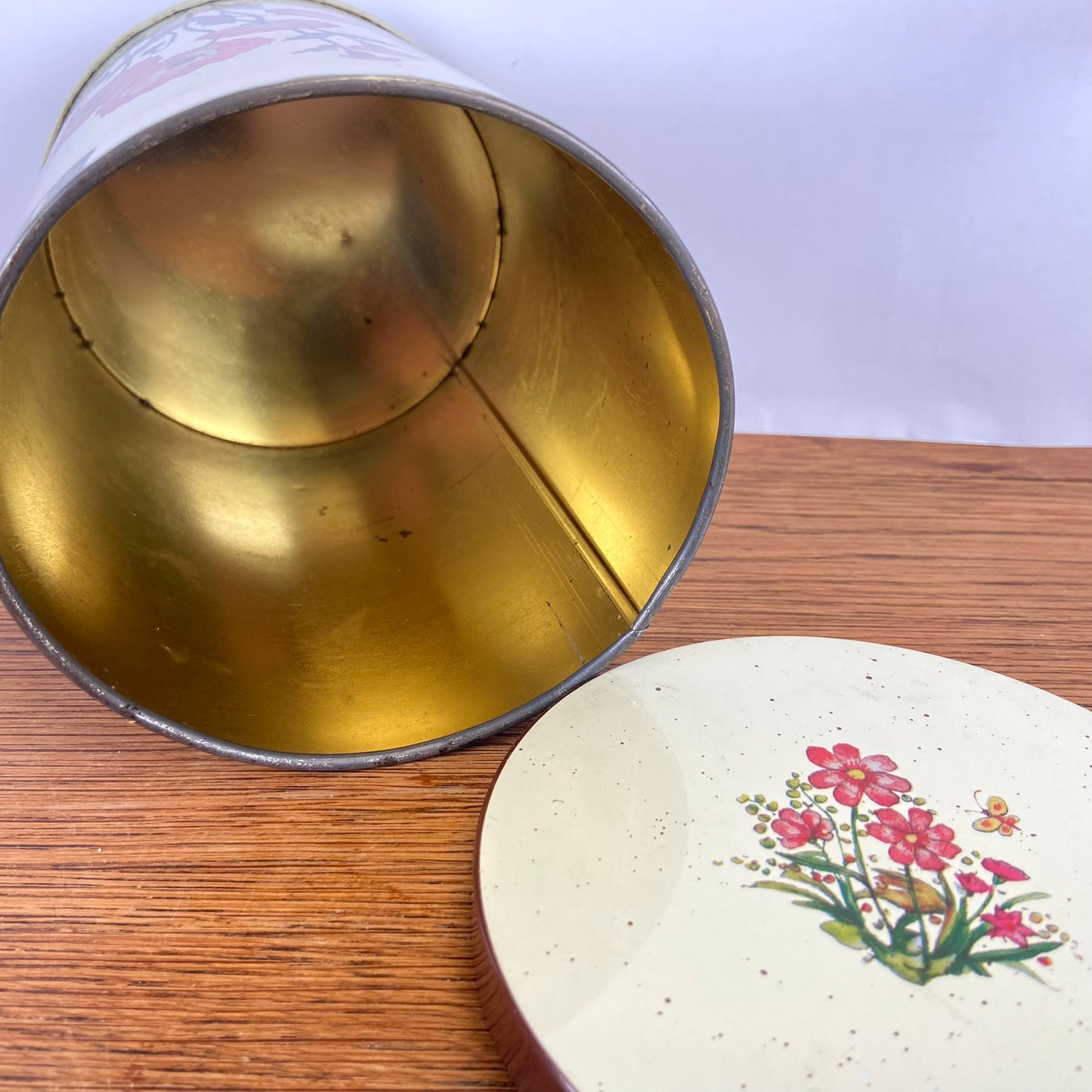 blik met wilde bloemen