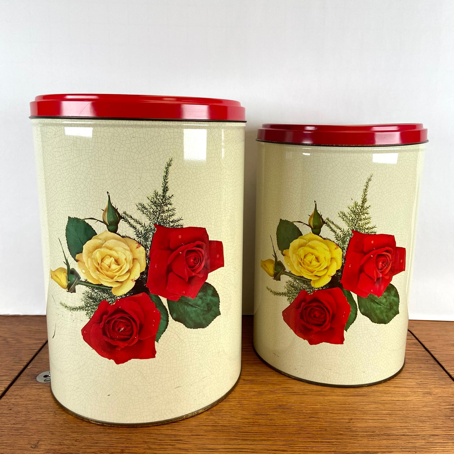 Set van 2 grote blikken met rozen