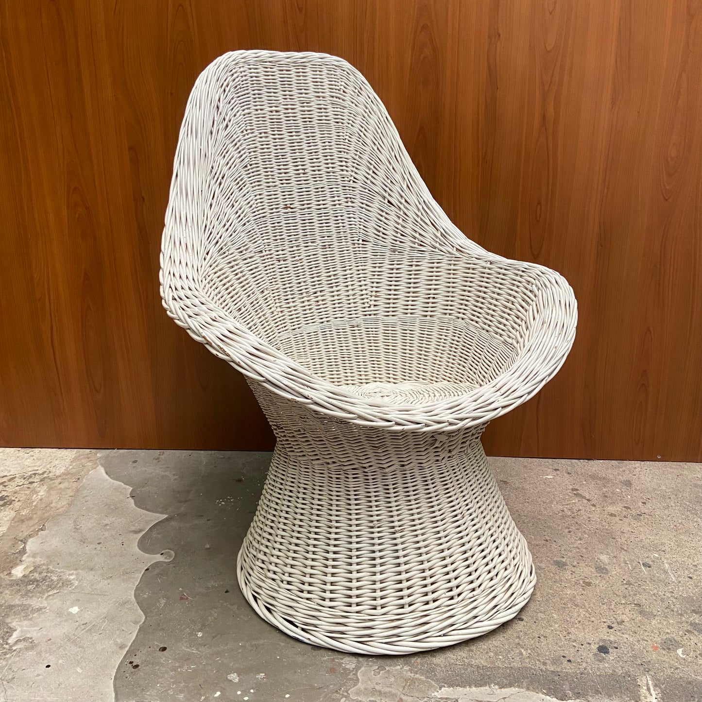 Vintage witte rieten stoel