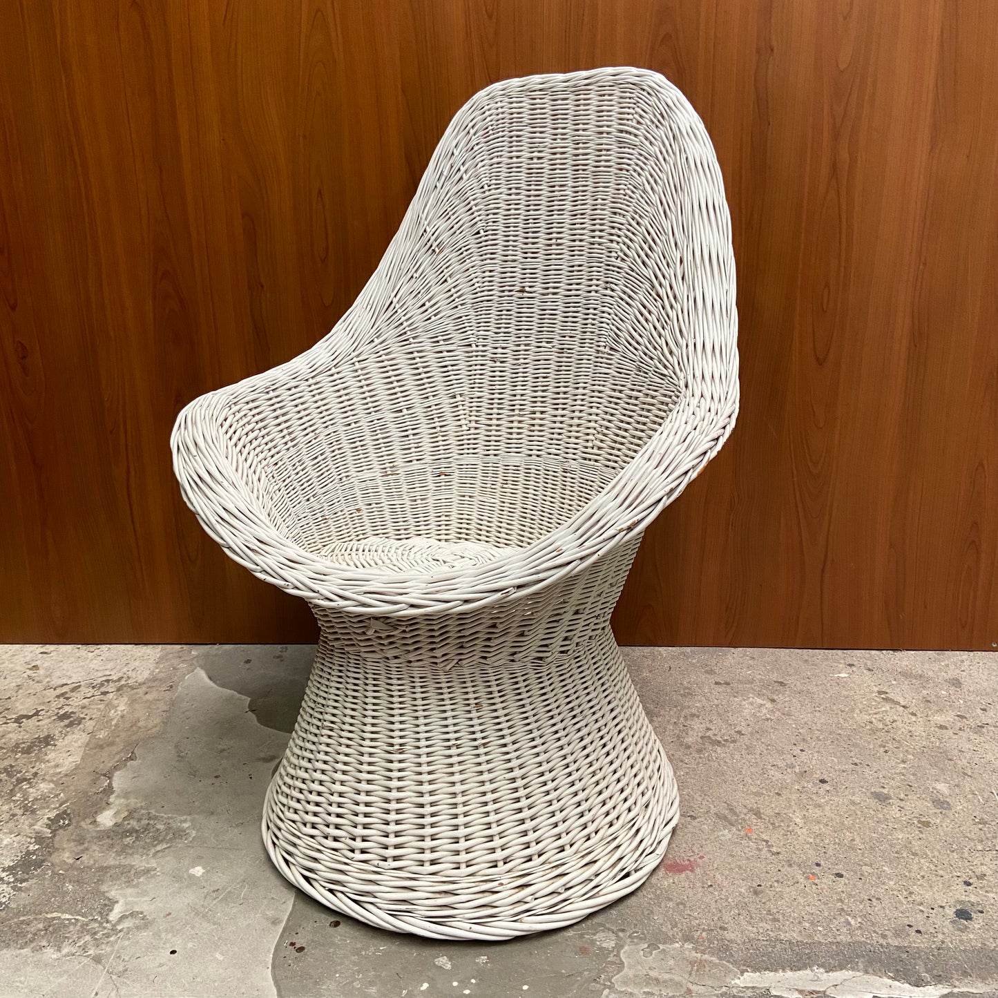 Vintage witte rieten stoel