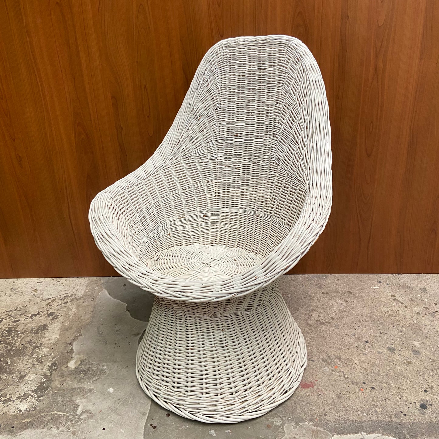 Vintage witte rieten stoel