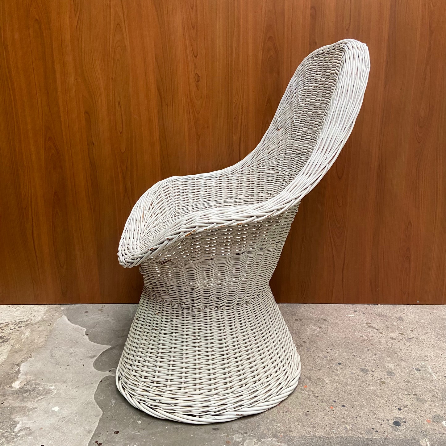 Vintage witte rieten stoel