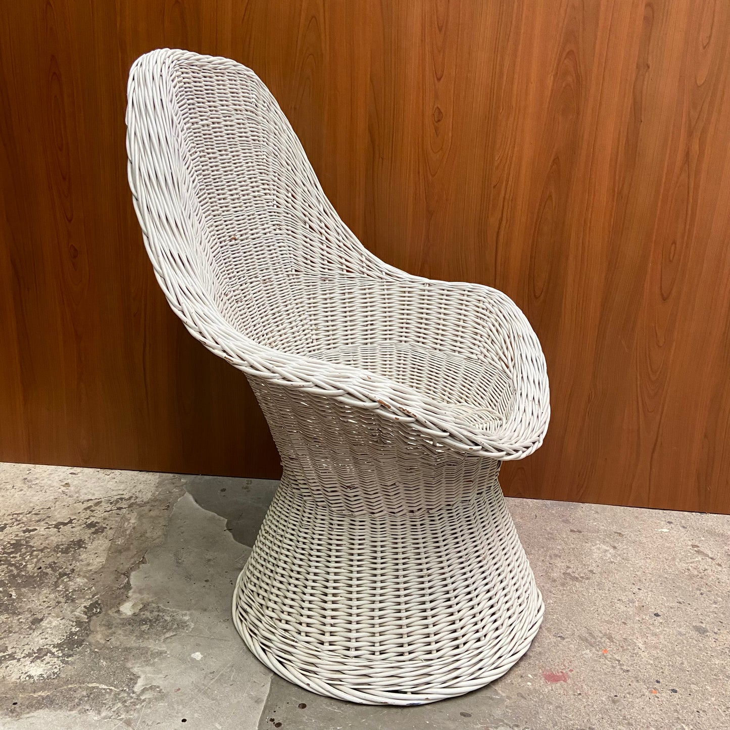 Vintage witte rieten stoel