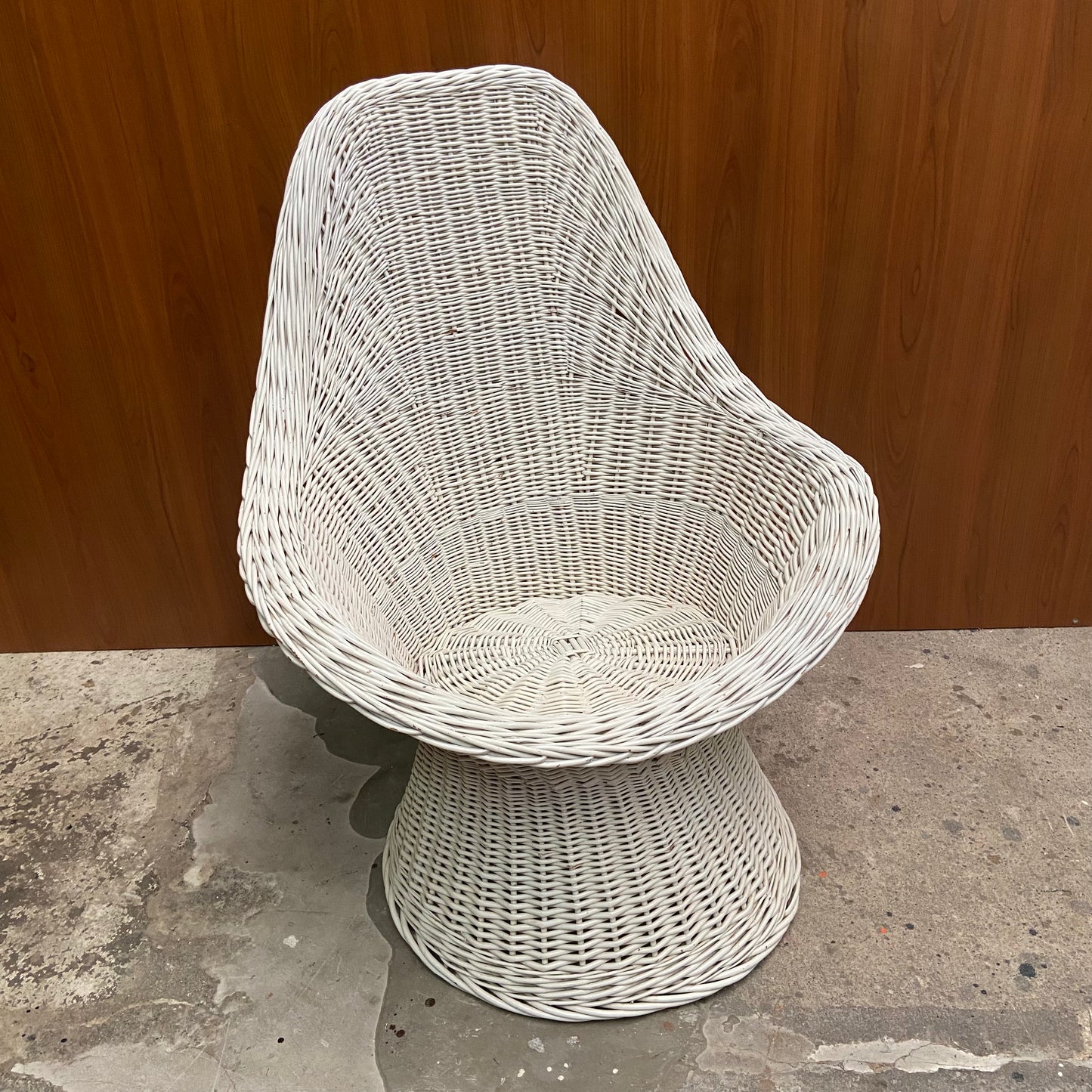 Vintage witte rieten stoel