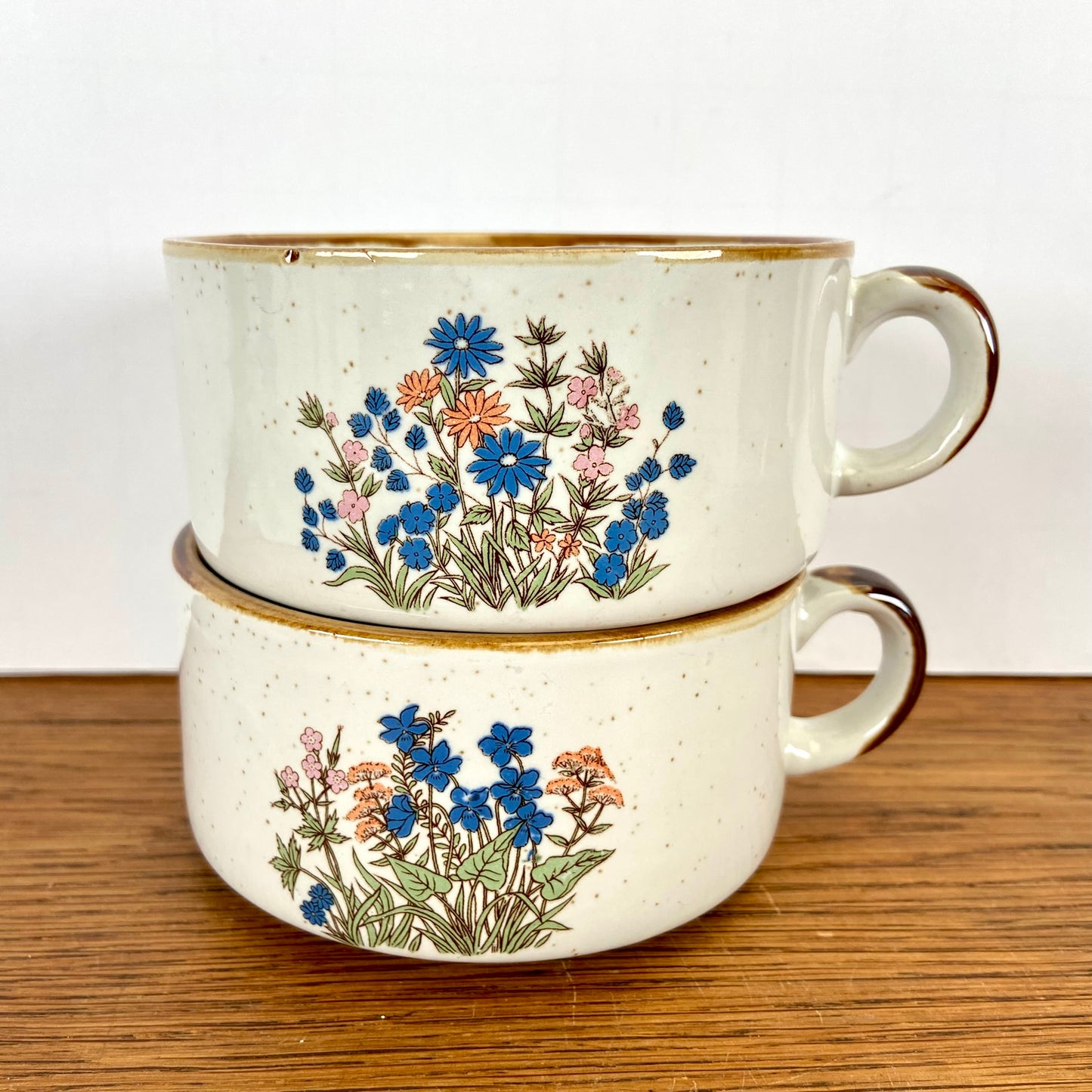 Vintage soepkommen wilde bloemen