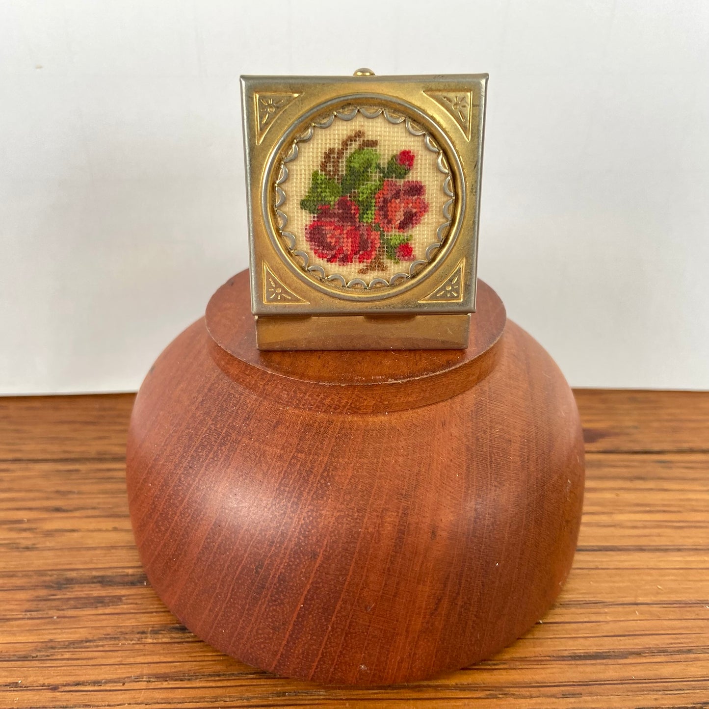 Vintage pillendoosje rozen