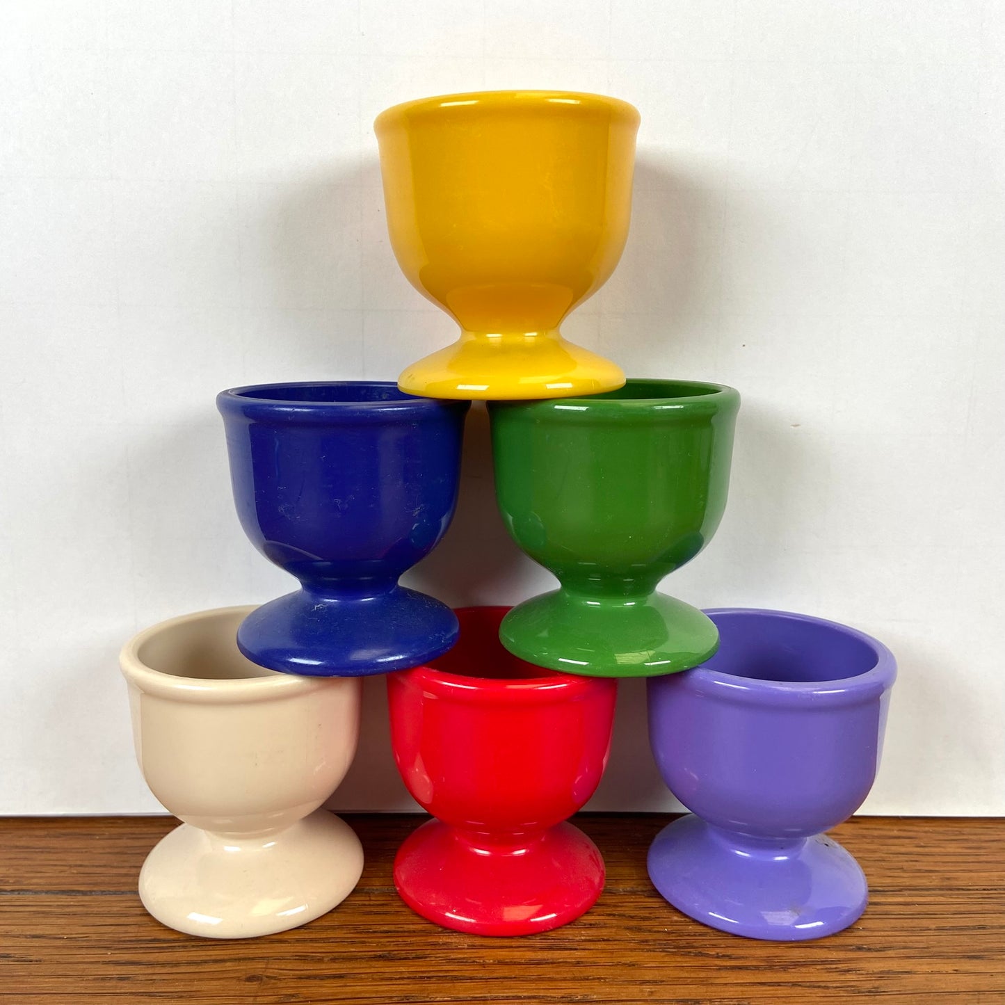 Vintage gekleurde emsa eierdopjes