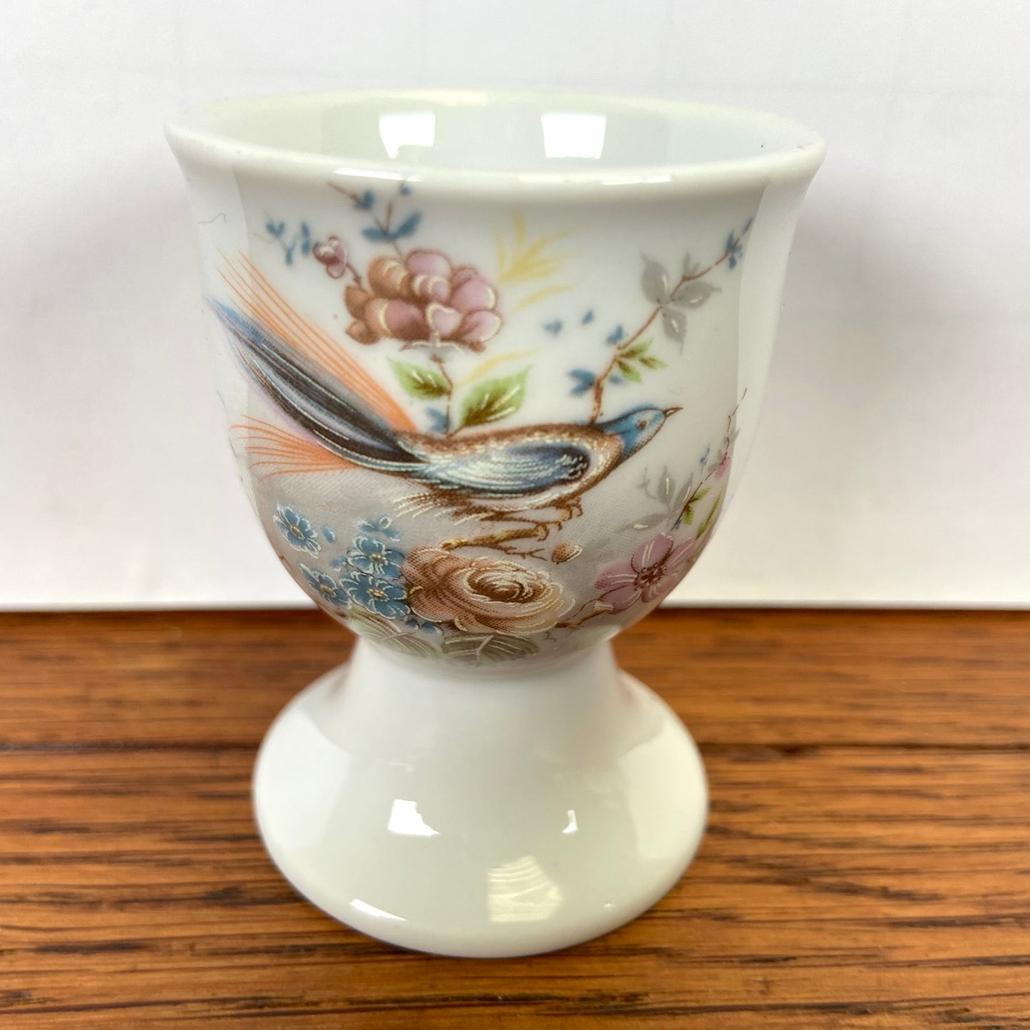 Porseleinen eierdopje vogel