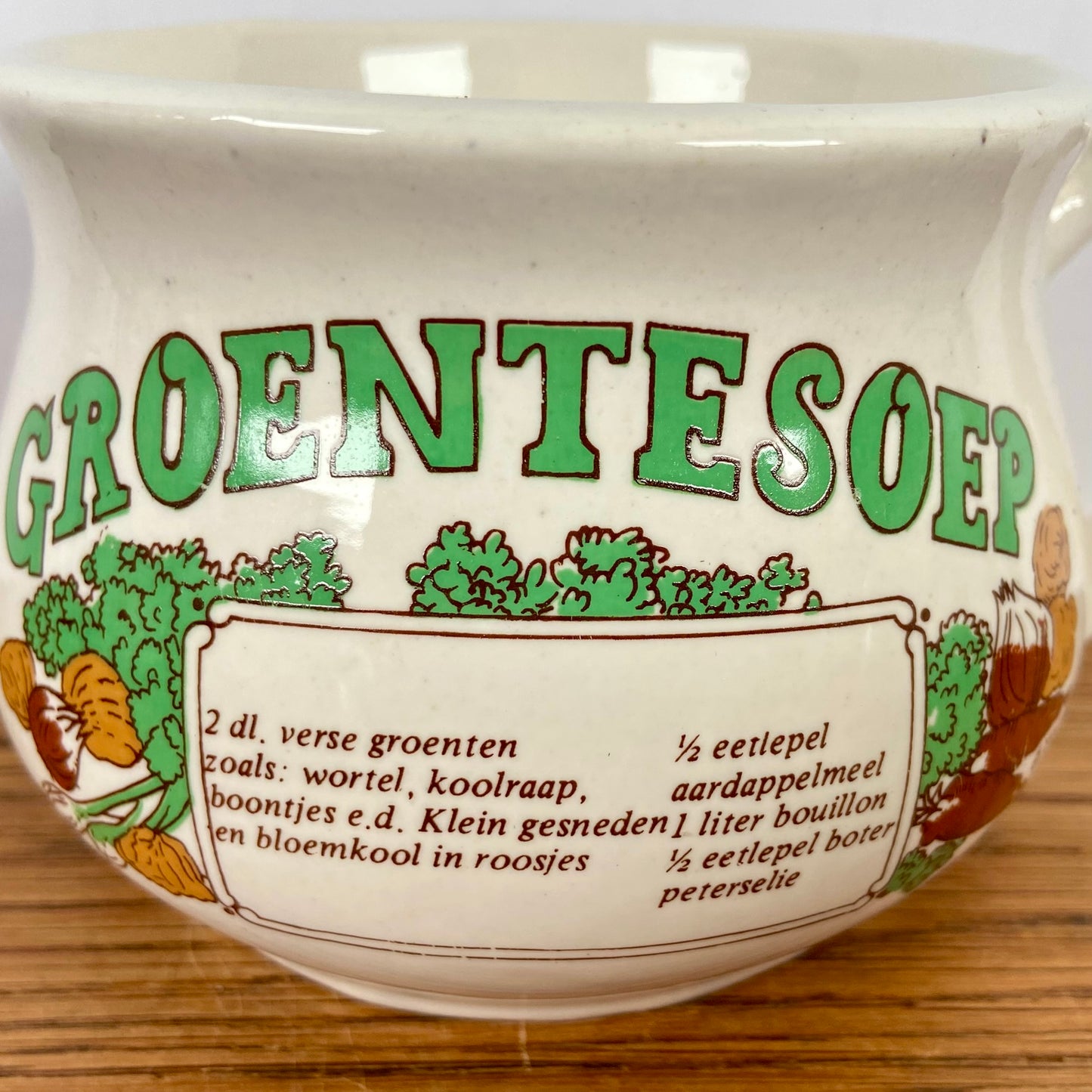 Vintage soepkom groentesoep