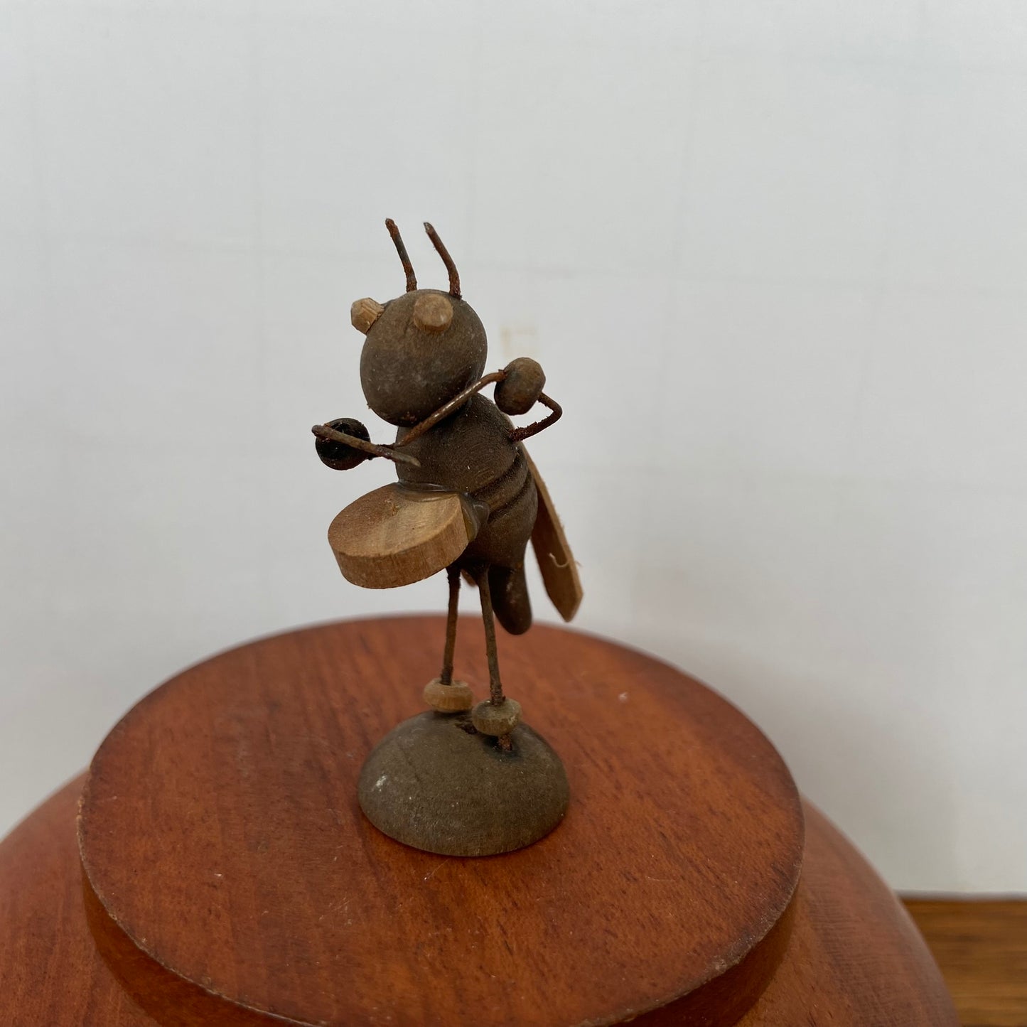 Minatuur krekel met trommel