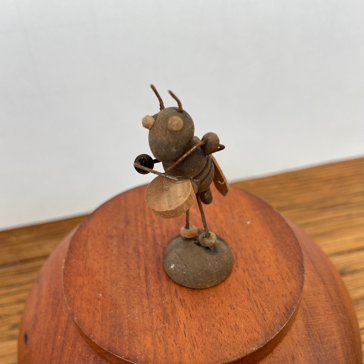 Minatuur krekel met trommel