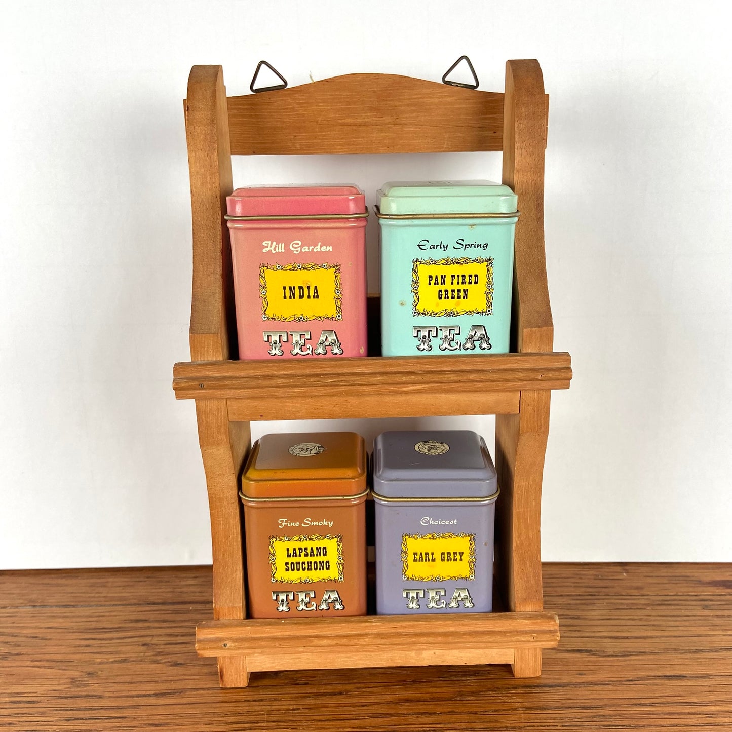 Vintage Rekje met theeblikjes