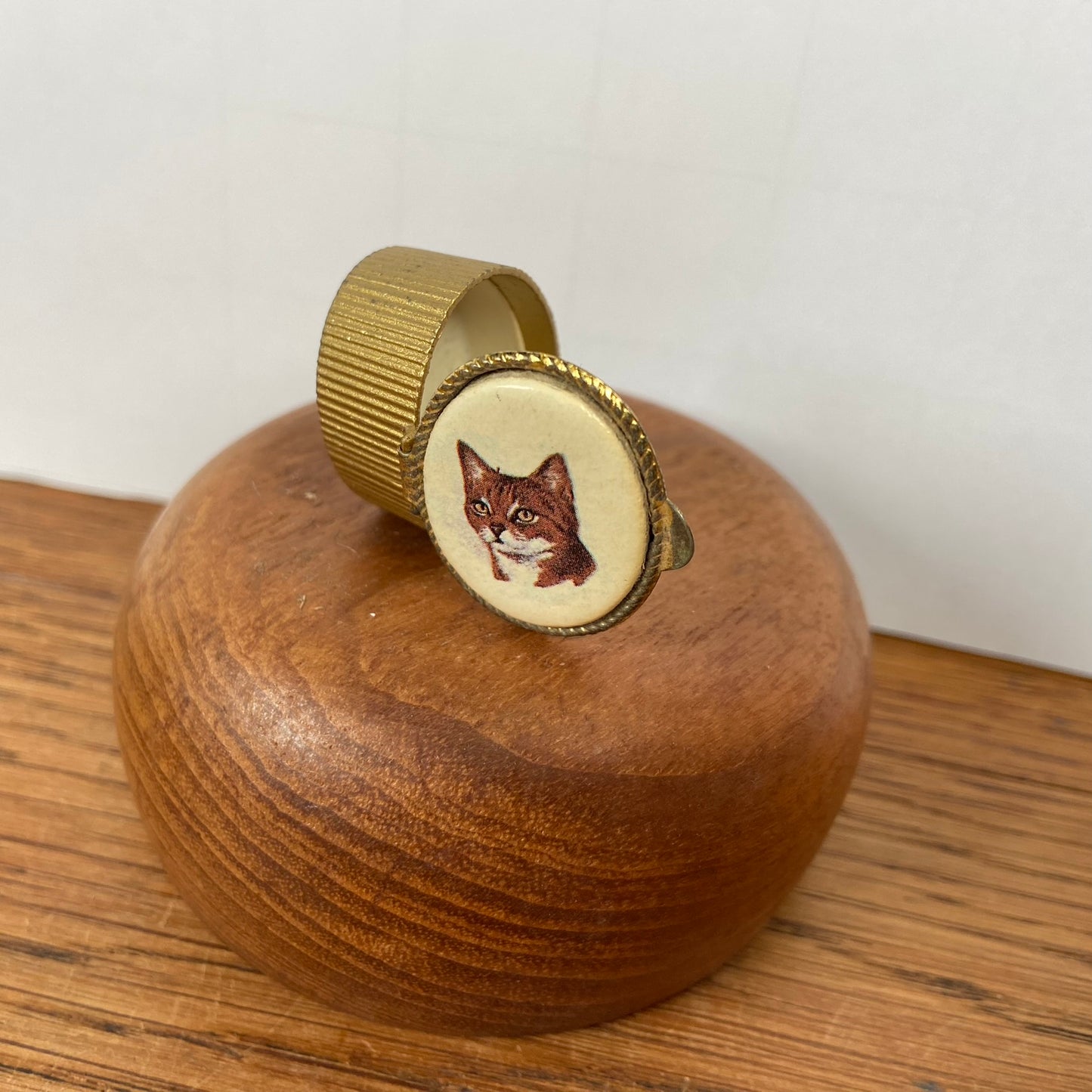 Vintage pillendoosje kat