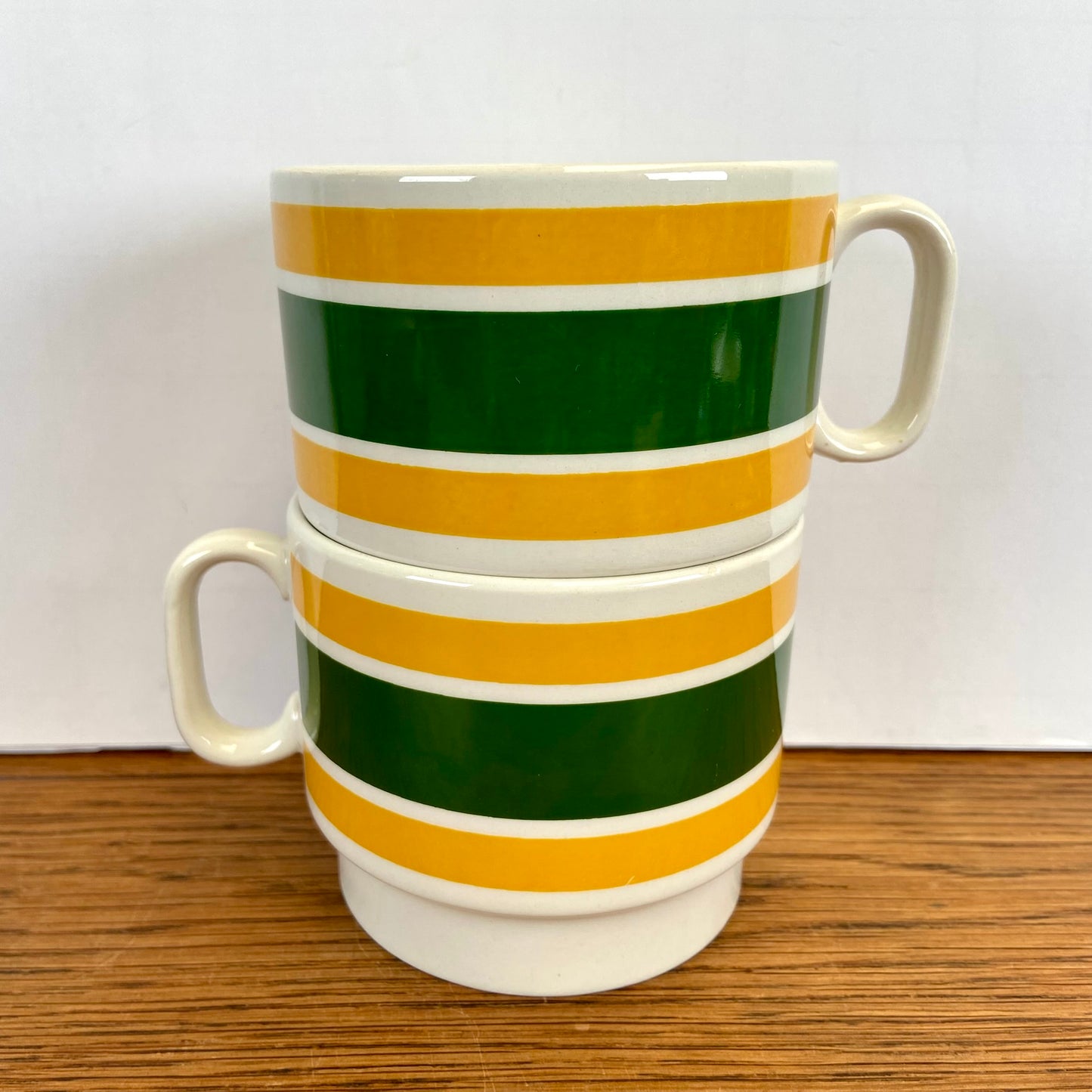 2 vintage soepkommen geel groen