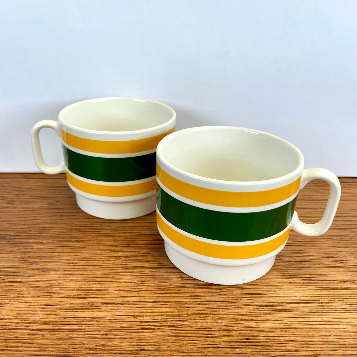 2 vintage soepkommen geel groen