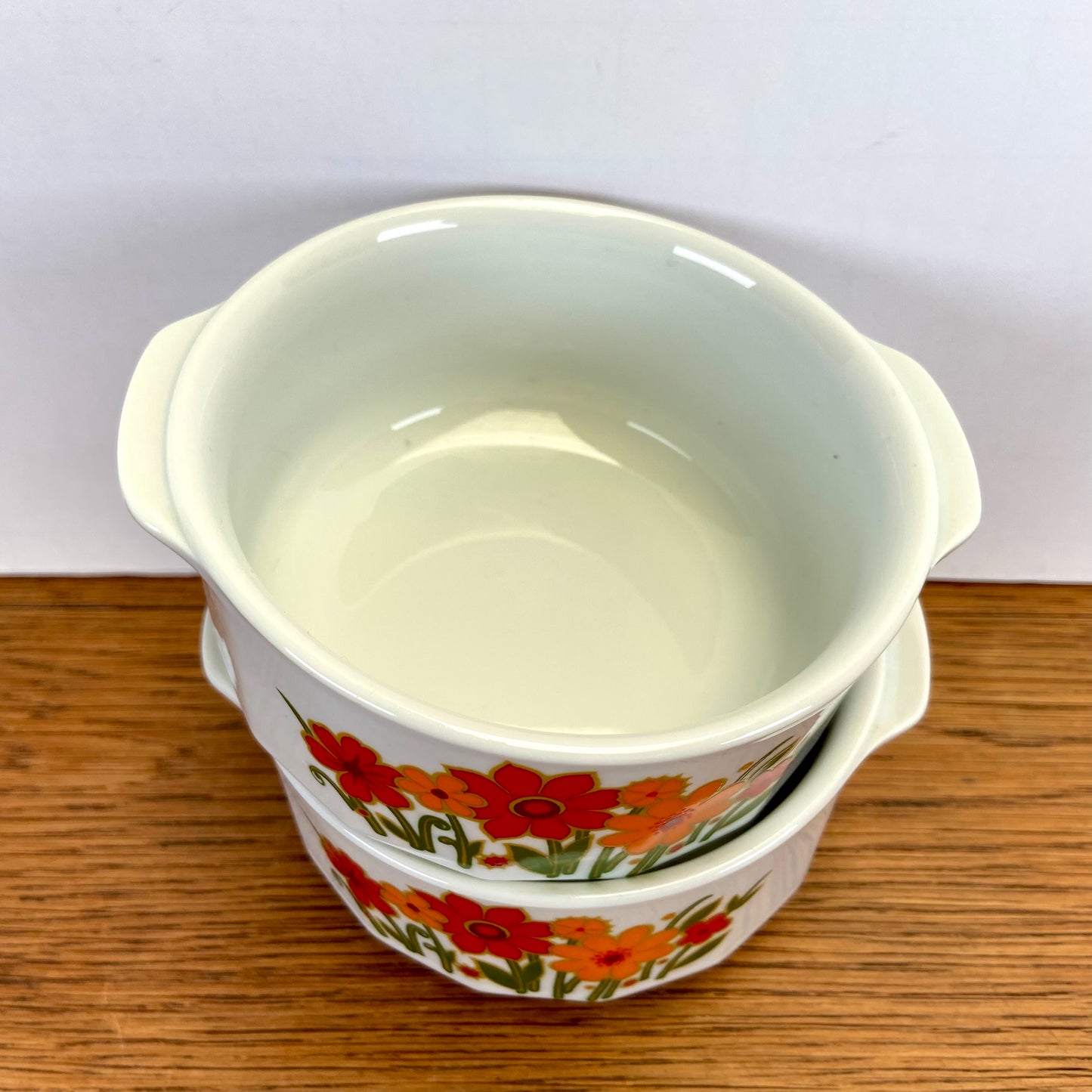 Vintage soepkommen met bloemen