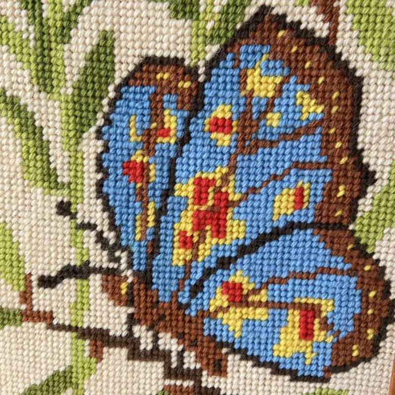 Vintage geborduurd schilderij vlinder