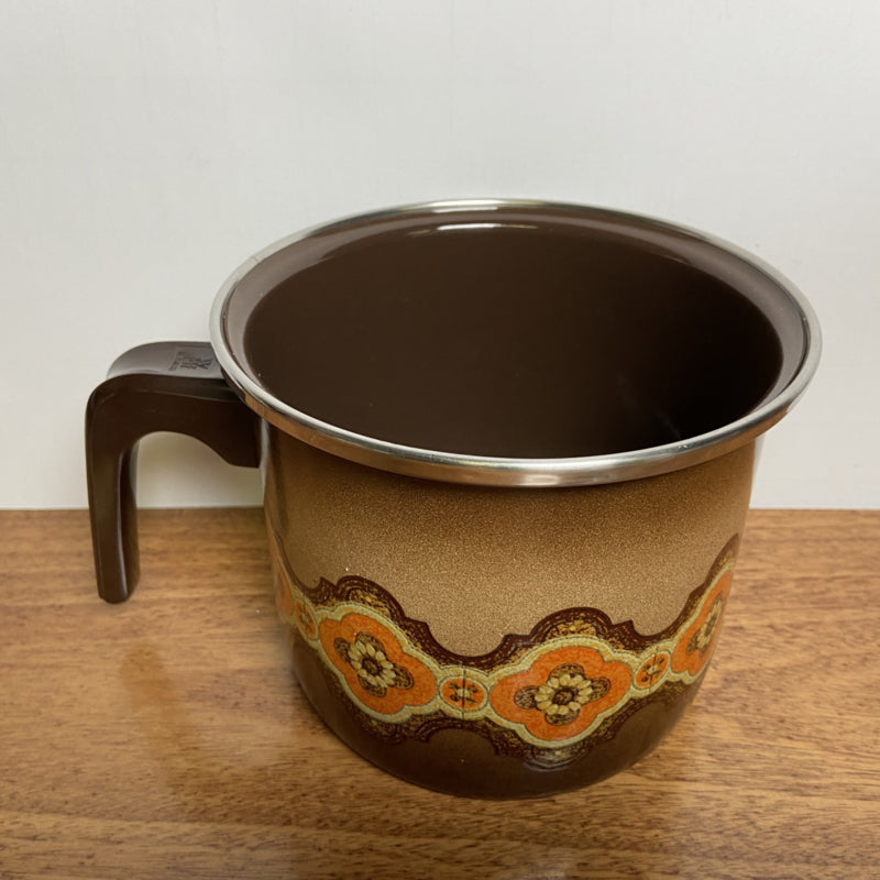 Emaille kan bruin oranje
