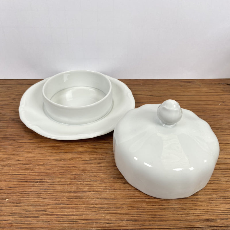 witte keramieken botervloot rond
