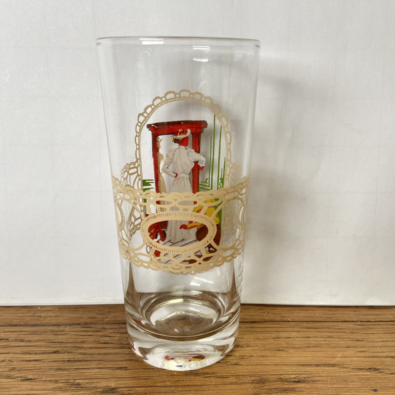 longdrink glas met vintage dame
