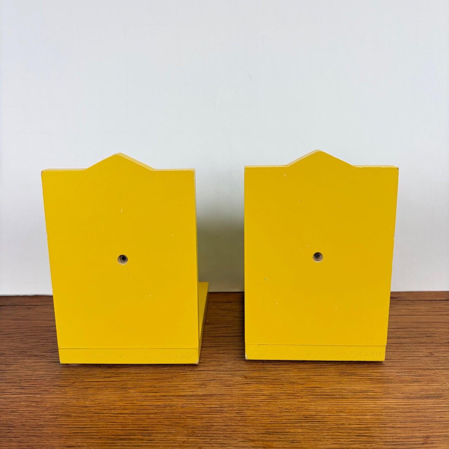 Vintage houten boekensteunen muisjes in vliegtuig