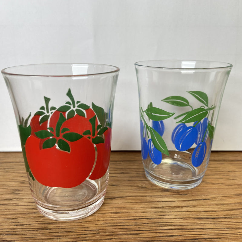 Kleine vintage glaasjes met fruit
