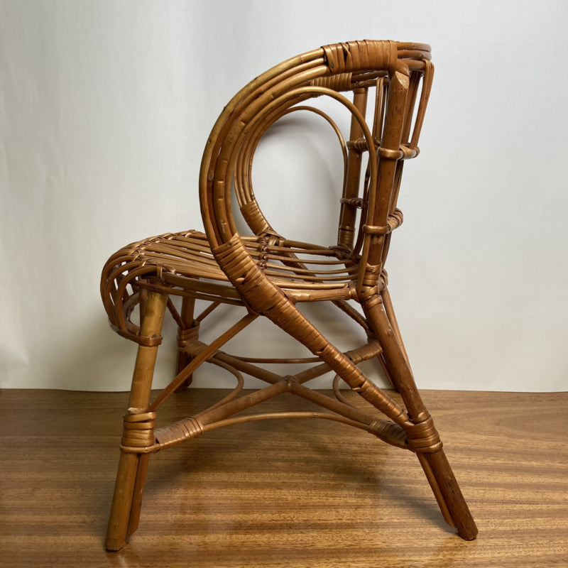 Vintage rieten kinderstoel