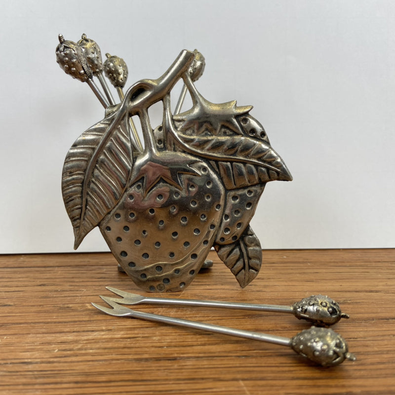 zilverkleurige cocktailprikkers aardbei