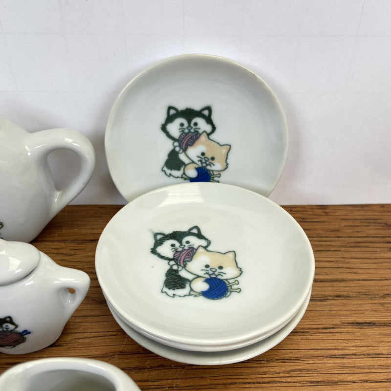 Miniatuur theeserviesje katten