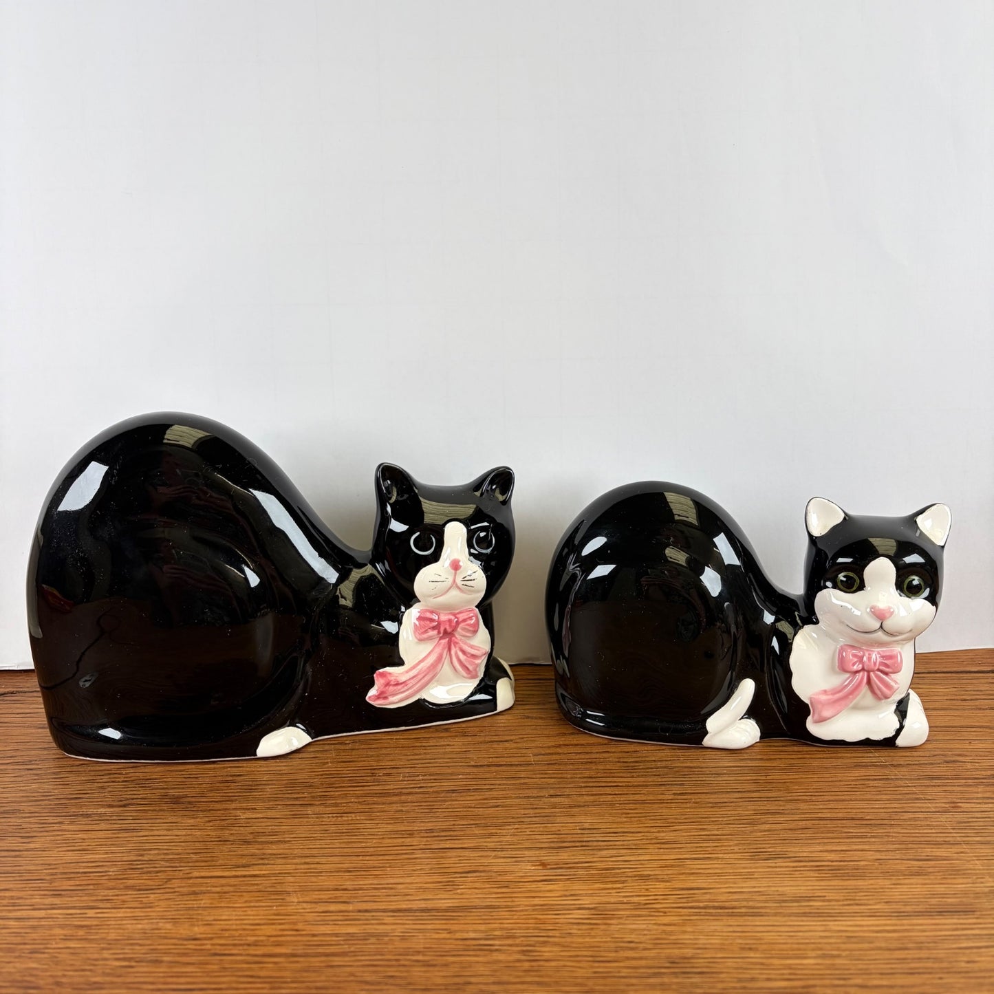 Vintage katten zwart-wit met roze strikje