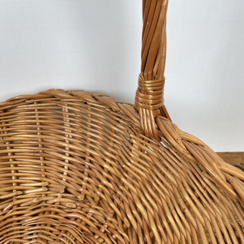 Rieten mandje met hengsel