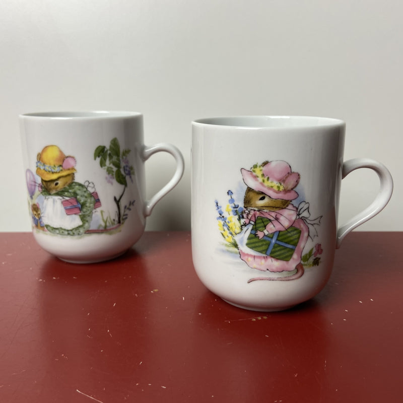 2 mokken Douwe Egberts muizen