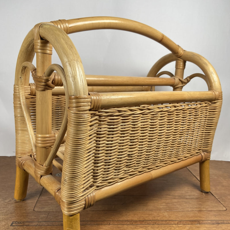 Vintage rotan krantenbak